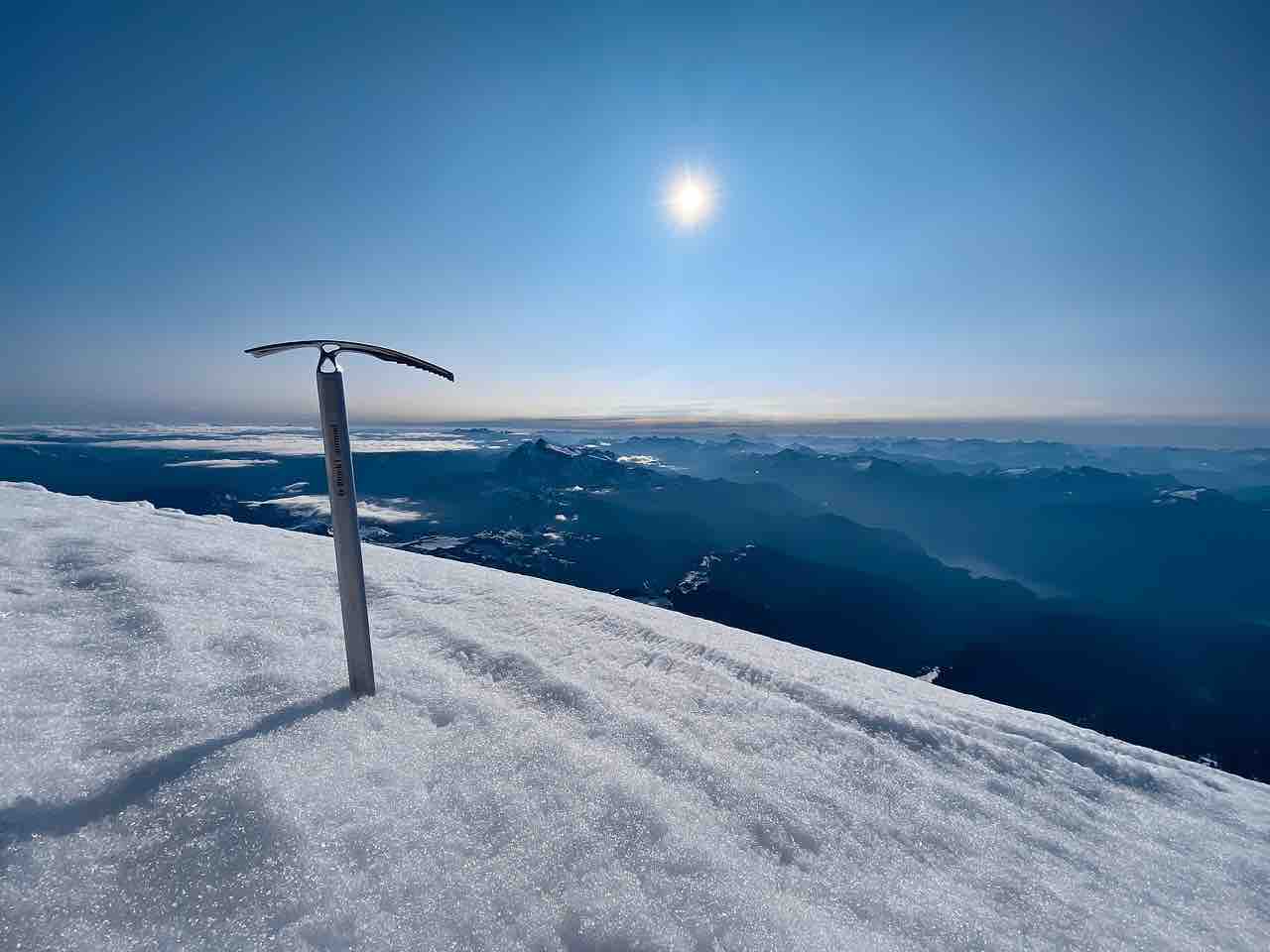 piolet clasico para alpinismo y montaña